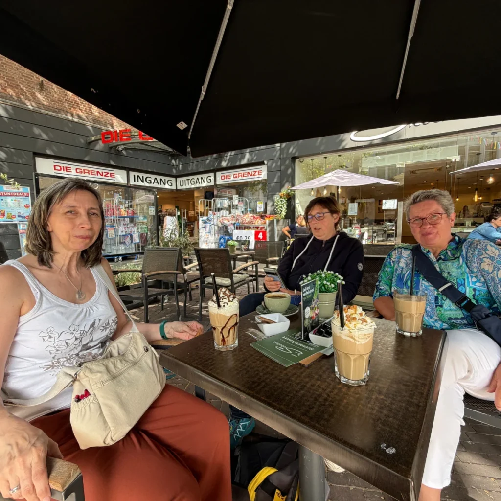 Kaffee trinken in Enschede in den Niederlanden.